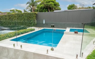 Above ground glass shop pool
